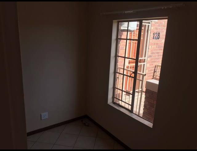 2 BEDROOM PROPERTY TO RENT IN MOOIKLOOF RIDGE ESTATE